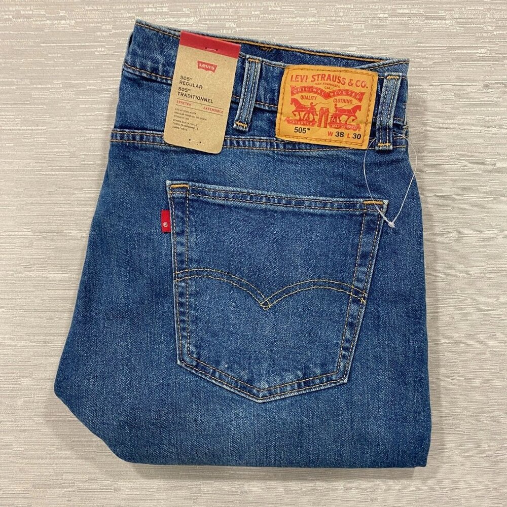 Levis 505 Regular Mens Size 38 x 30 Straight Leg Medium Wash Denim Jeans